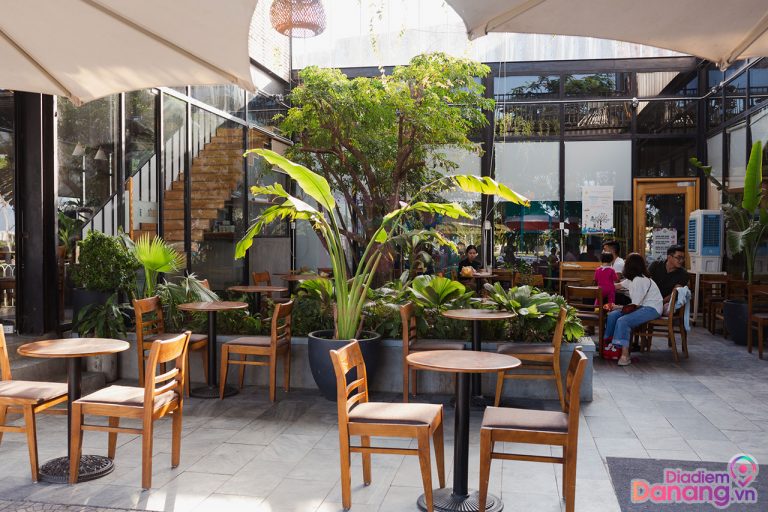 Lạc vào khu vườn xanh mát T Garden Coffee giữa lòng thành phố