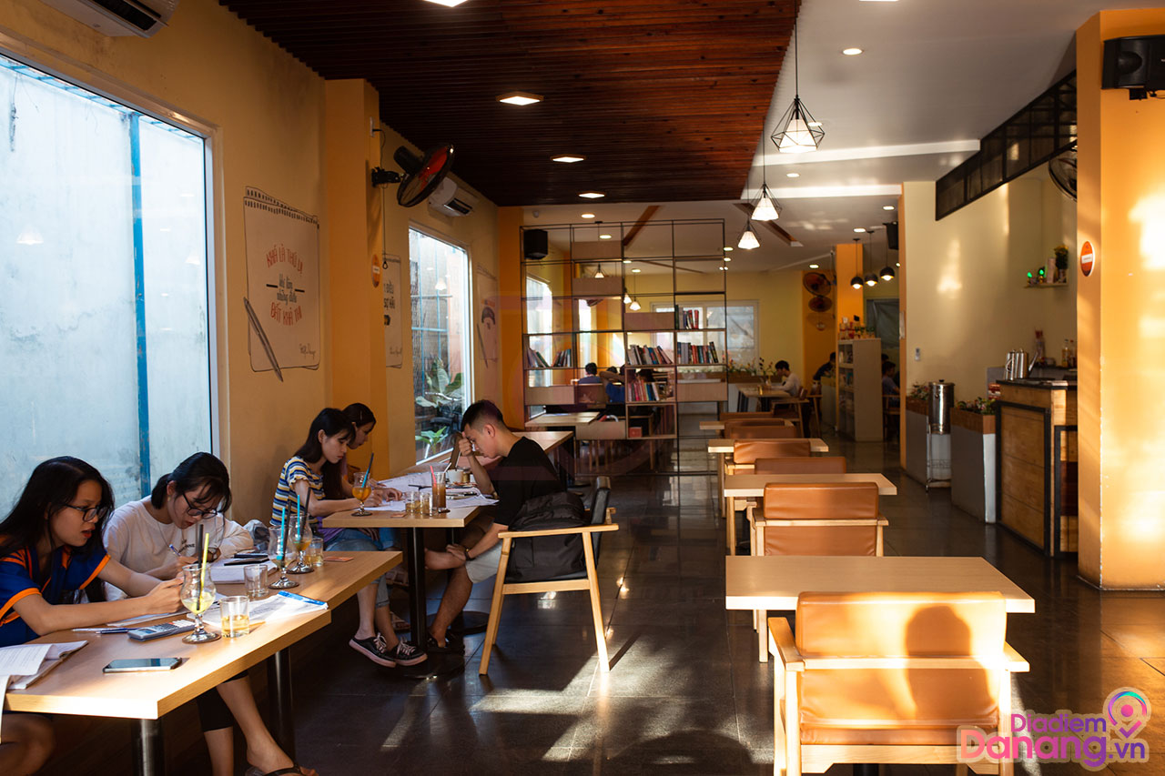 Velo Book Cafe
