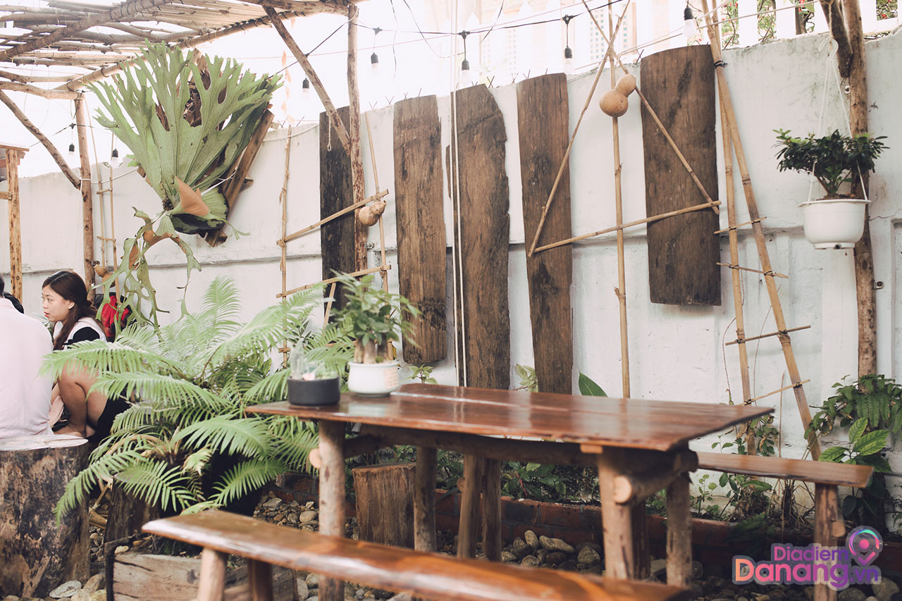 Nhà Nâu – Tiệm Gốm và Trà Hoa