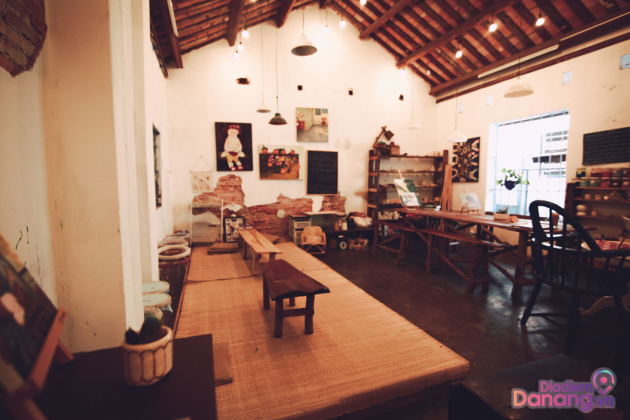Nhà Nâu – Tiệm Gốm và Trà Hoa