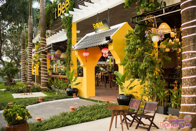 Rơm Coffee – “QUÁN CAFÉ CỔ KÍNH AN YÊN” giữa lòng thành phố ồn ã