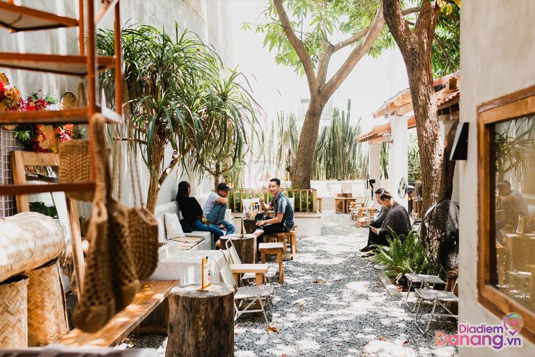 ADOR Coffee – Quán Cafe “Cứ đứng là có ảnh đẹp”