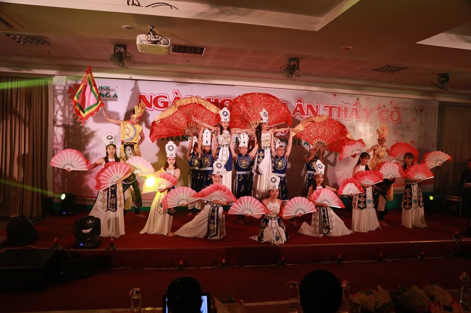 Sinh viên Đông Á vô cùng tài năng trong ngày hội tri ân thầy cô