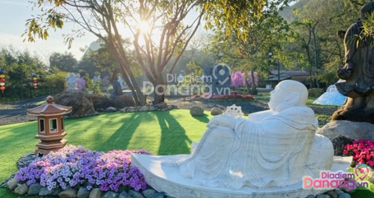 Có một vườn Nhật siêu đẹp – bình yên tại Chùa Long Hoa