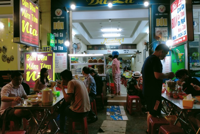 Quán bún chả cá không ngủ gần 50 năm ở Đà Nẵng níu chân thực khách - 2
