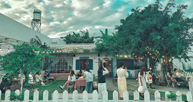 Tận hưởng những giây phút yên bình trong ngôi nhà Dream House Coffee