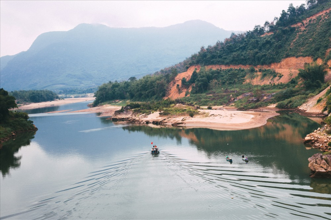 Đẹp mơ màng bức tranh thiên nhiên ‘Hòn Kẽm Đá Dừng’