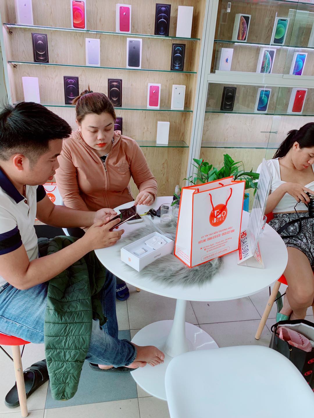Táo Store chăm sóc khách hàng chuyên nghiệp