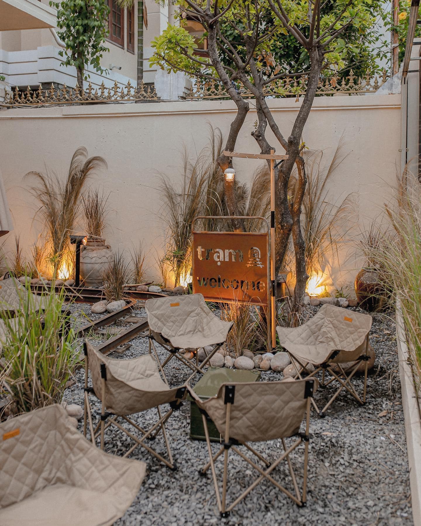 Trạm cafe sở hữu nhiều view sống ảo cực xinh.