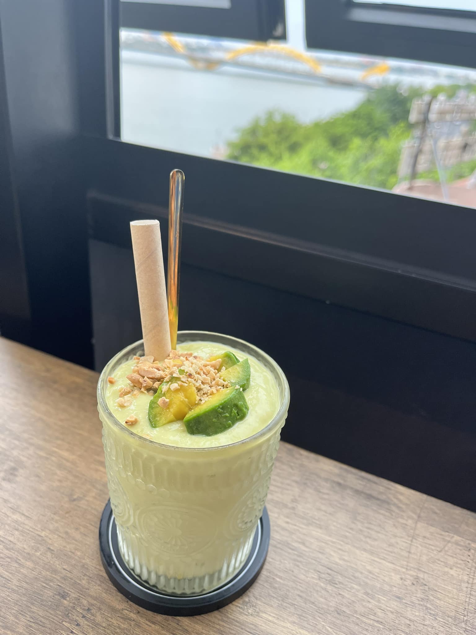 Menu đồ uống của quán đa dạng, giá thành hợp lý.