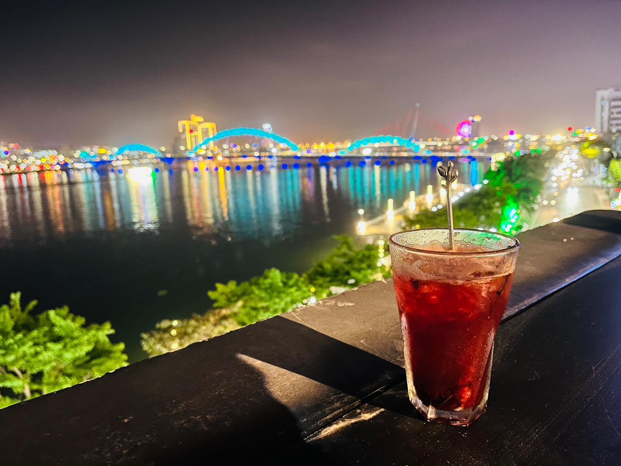 Khung cảnh lung linh về đêm.