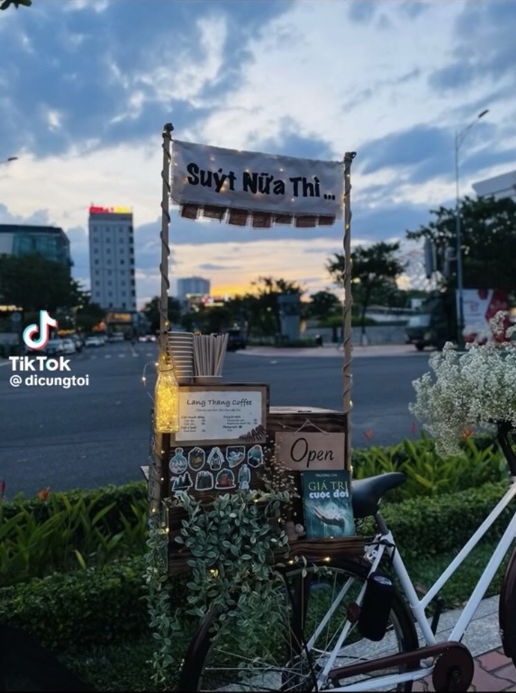 Xe cà phê mang chút lãng mạn hơi hướng Đà Lạt.