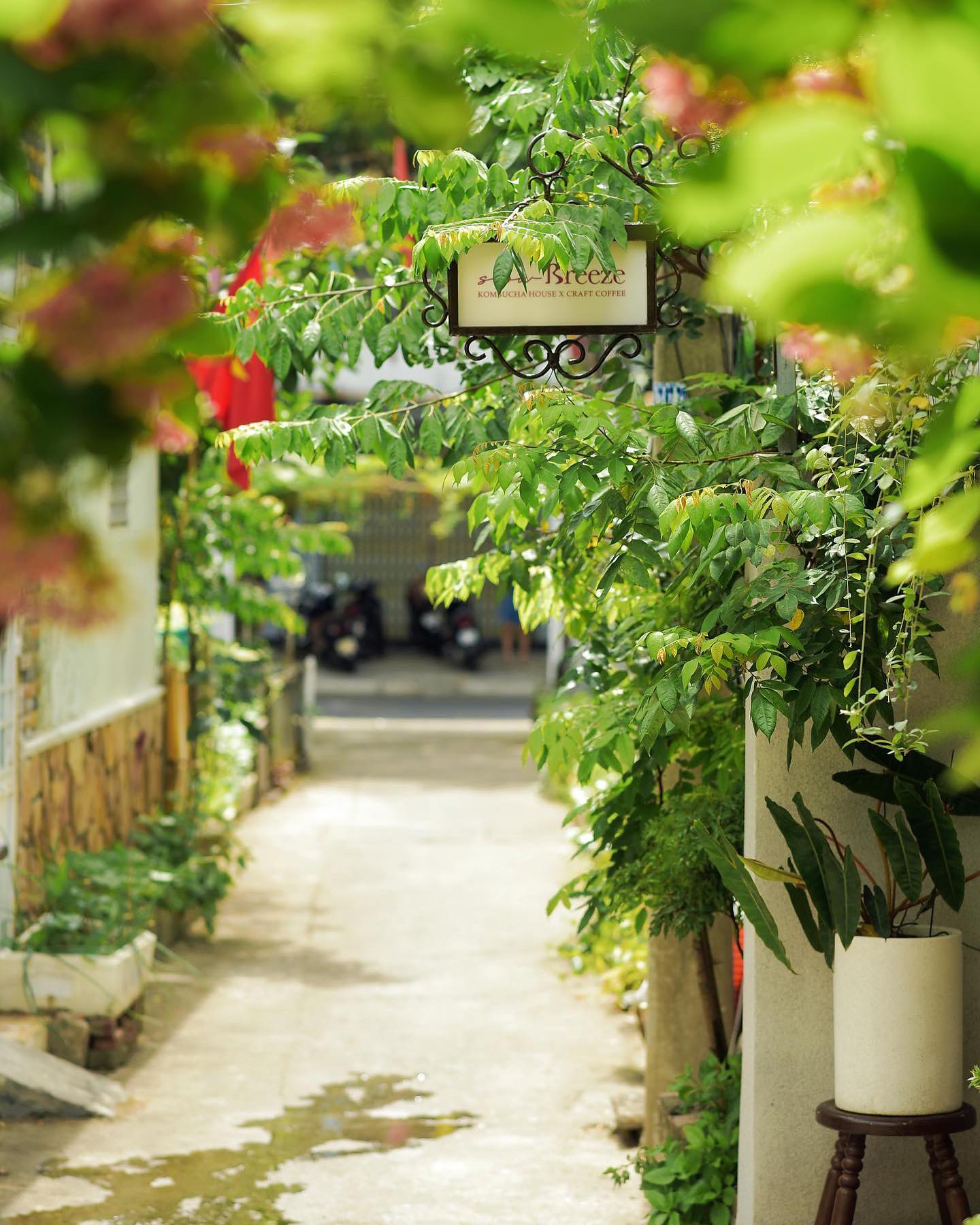 Quán nằm trong một con hẻm nhỏ.
