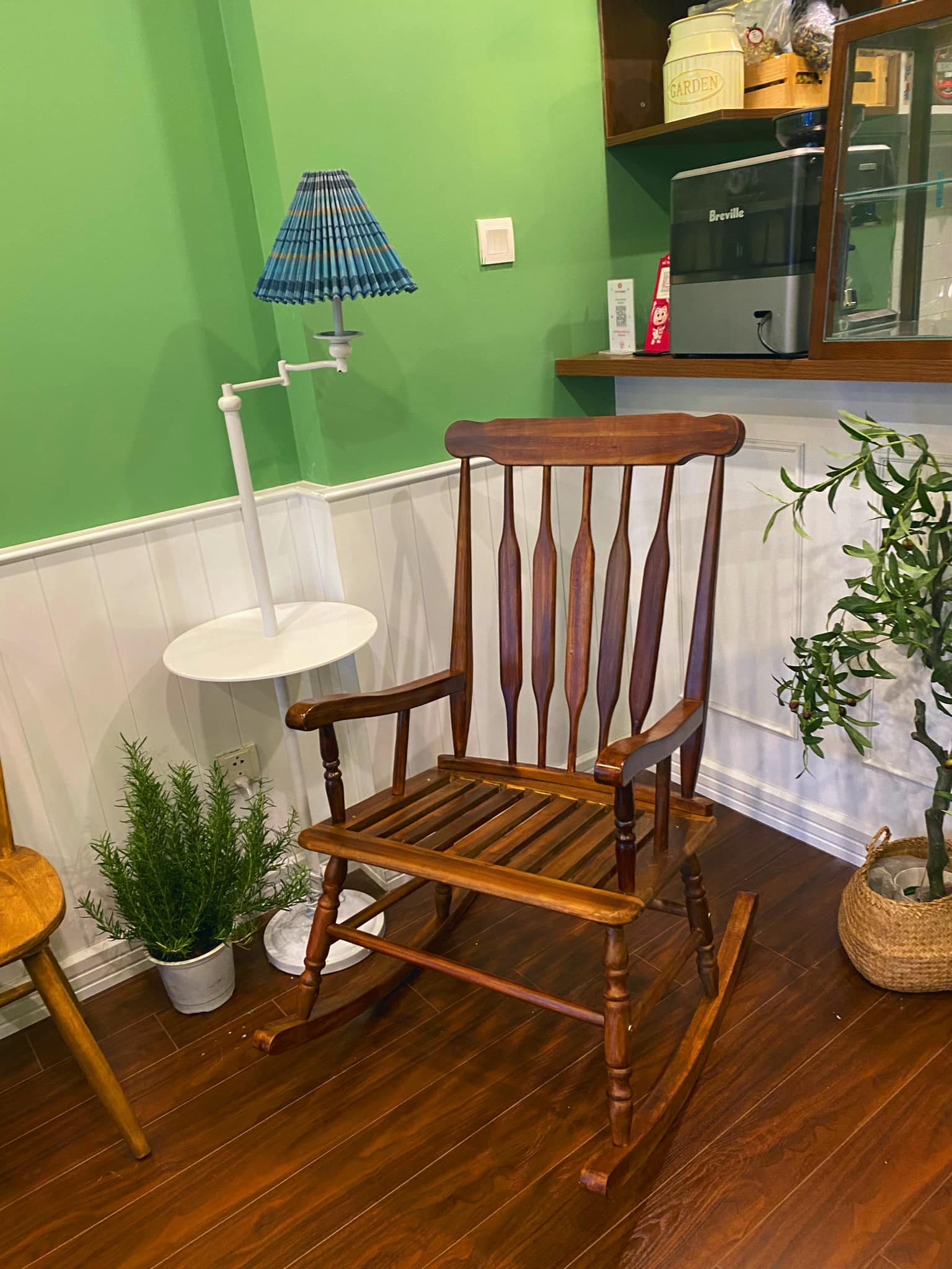 Tiệm chú trọng phần decor.