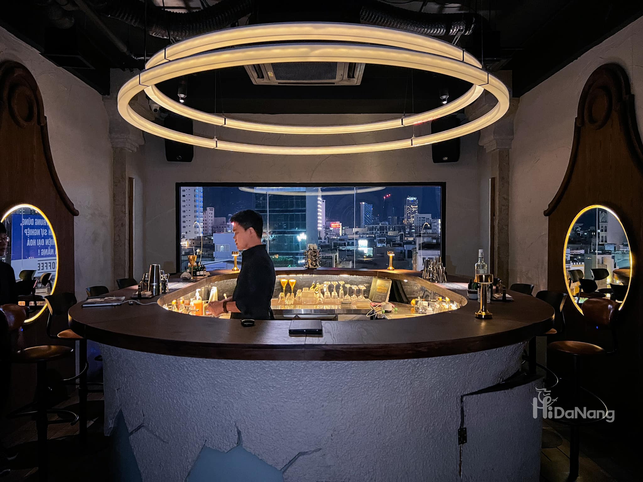 Khu vực quầy bar được yêu thích. 