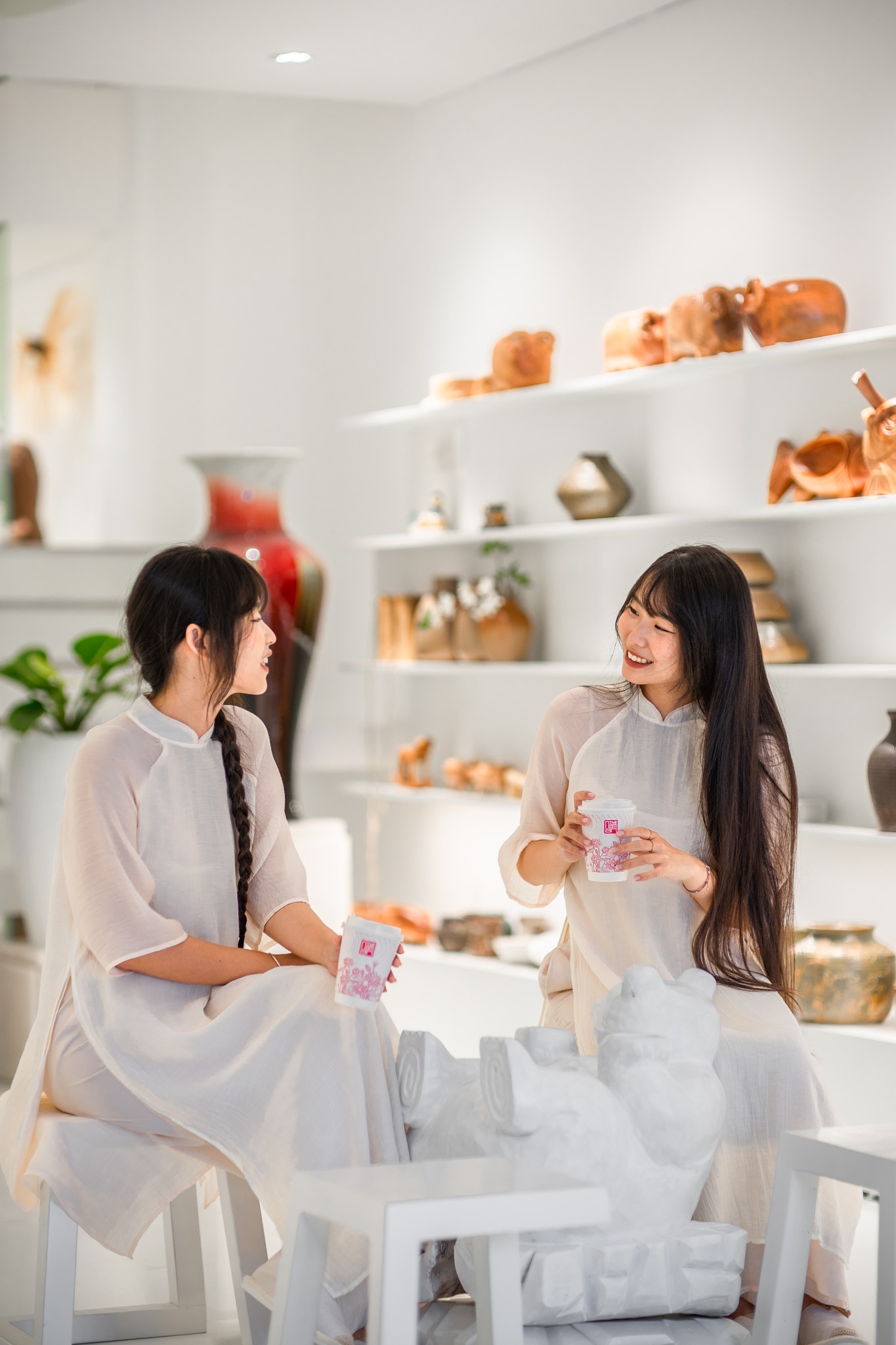 Đến The An Nam Craft & Café bạn sẽ có cảm giác ngỡ như lạc vào một triển lãm nghệ thuật.