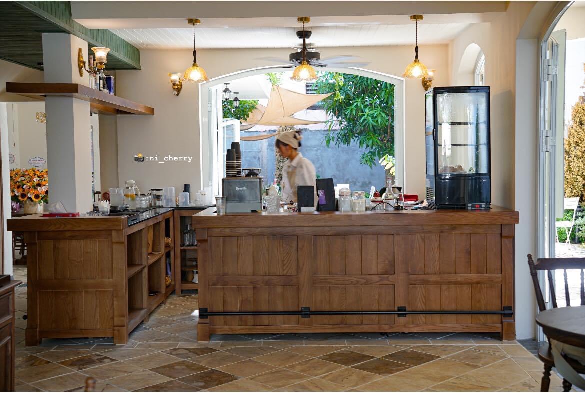 Khu vực quầy bar.