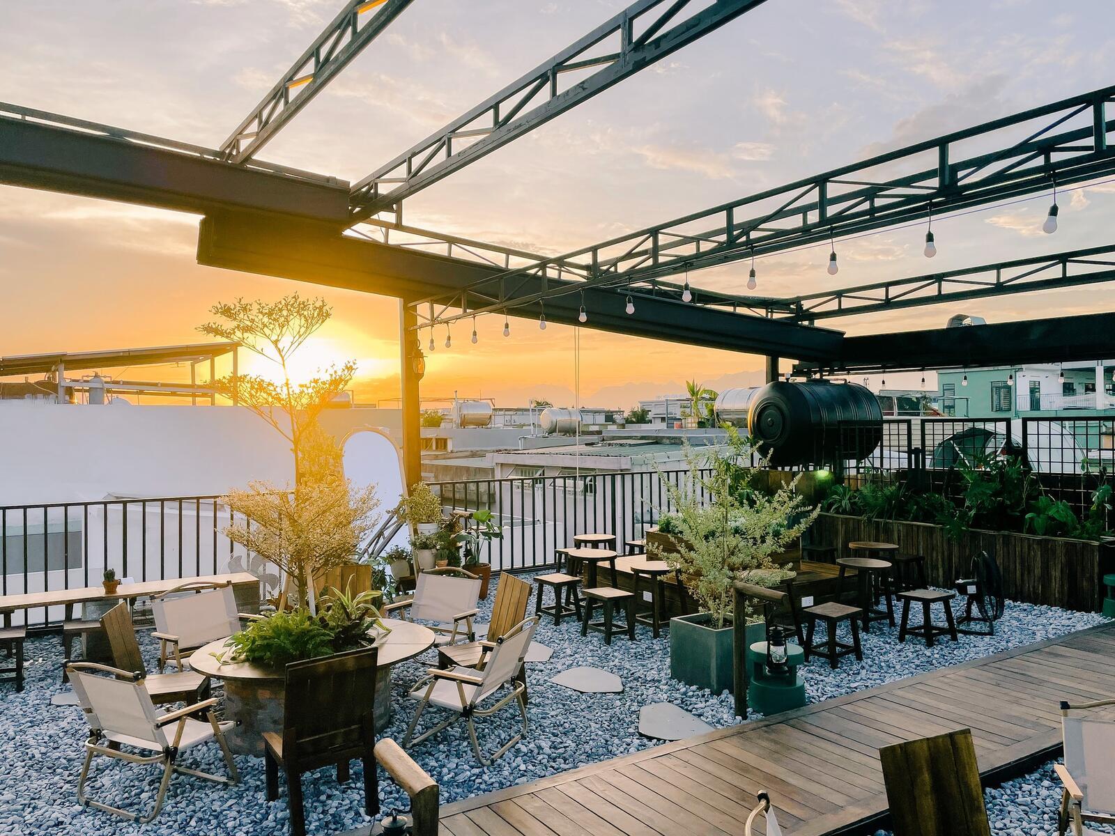 Nóc Rooftop sở hữu view đường băng đầu tiên tại Đà Nẵng