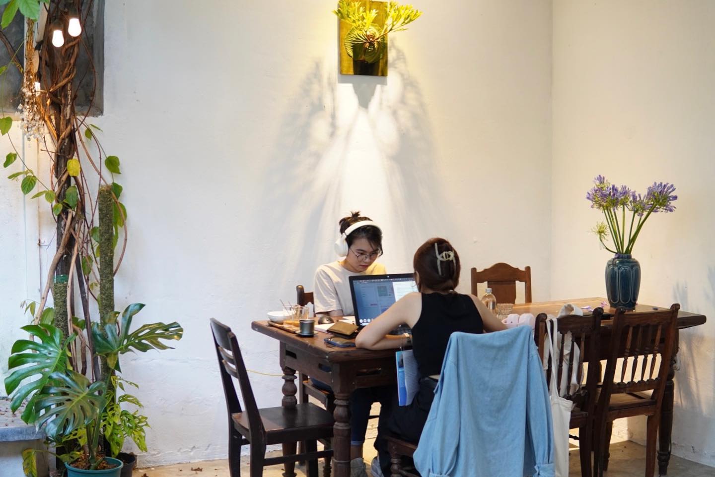 Có bàn lớn để học nhóm nữa nha.