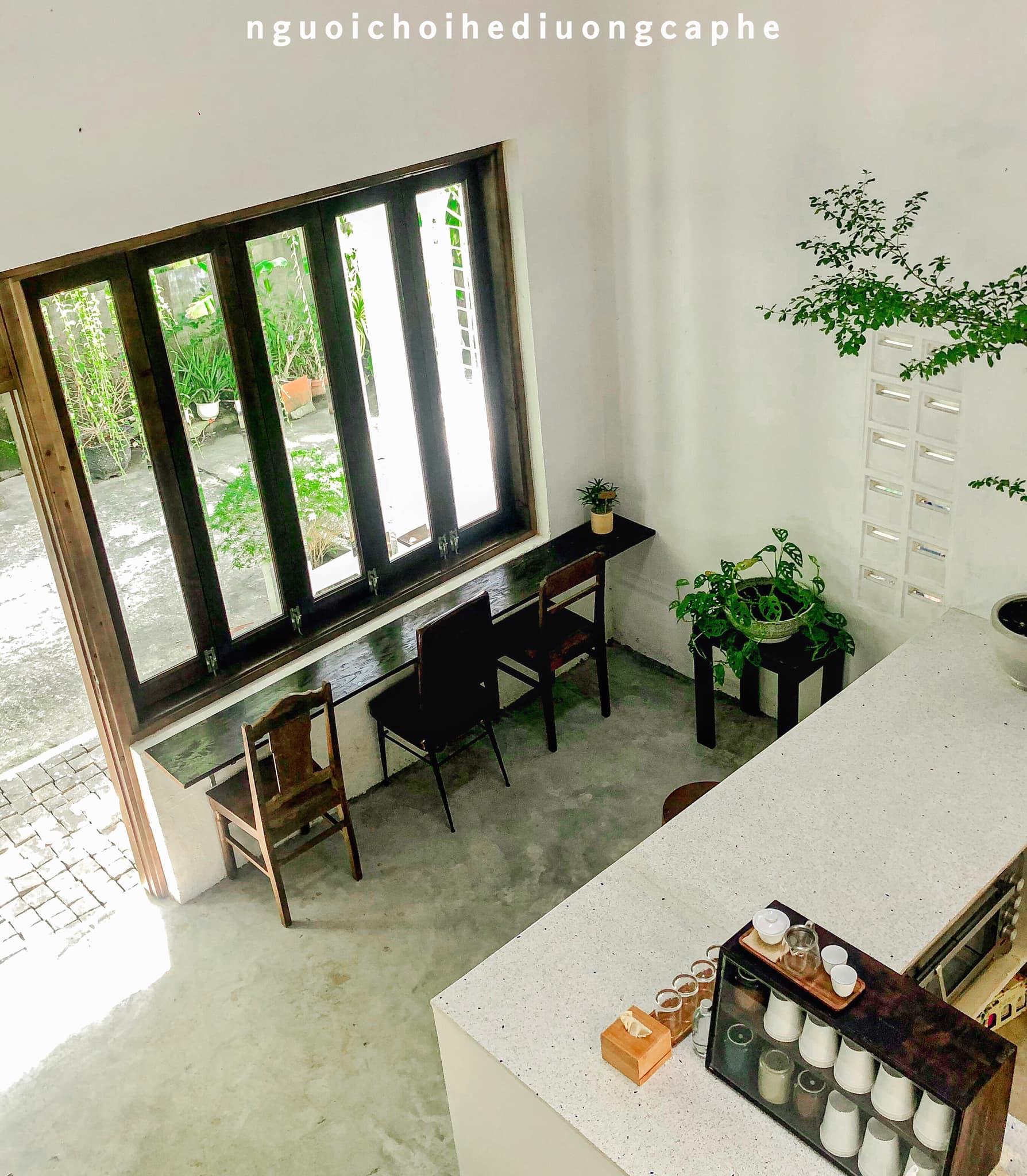 Không gian không quá rộng nhưng thoáng mát.