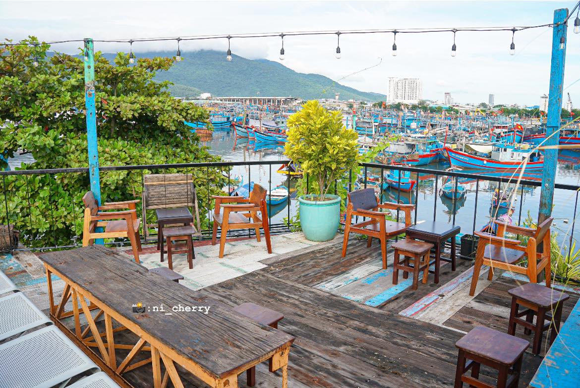 Khu vực sân thượng chill chill tại Nối The Cabin.