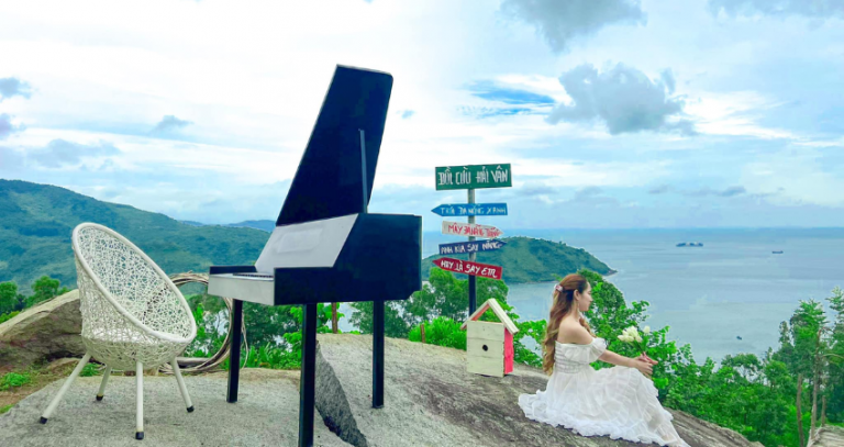 Phát hiện view triệu đô ngắm Đà Nẵng cực chill, có thêm đàn cừu xinh