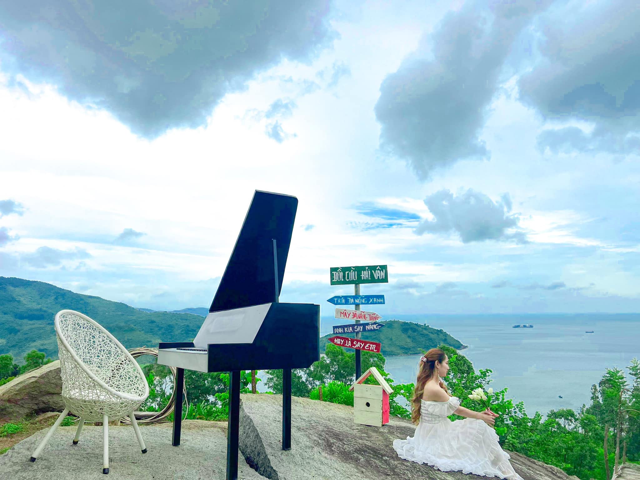 Đồi Cừu Hải Vân sở hữu view ngắm Đà Nẵng từ trên cao cực chill.