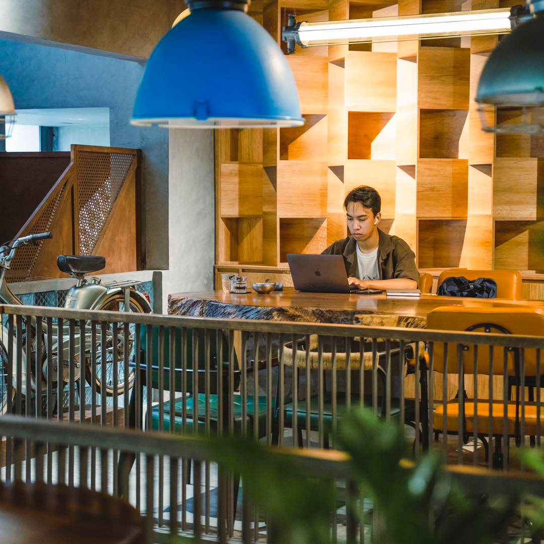 Working zone rộng rãi, yên tĩnh.