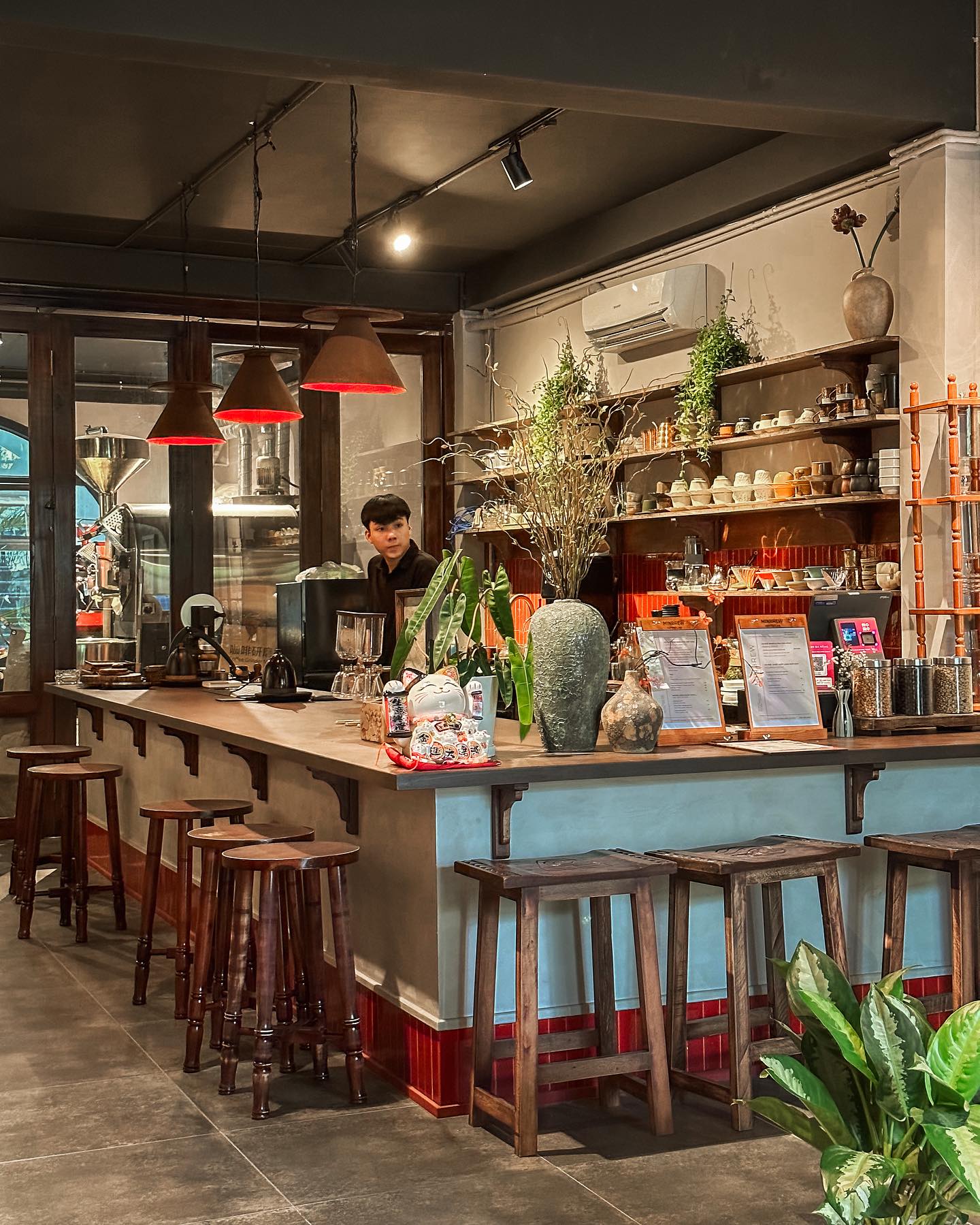 Khu vực quầy bar tại Minbrew.