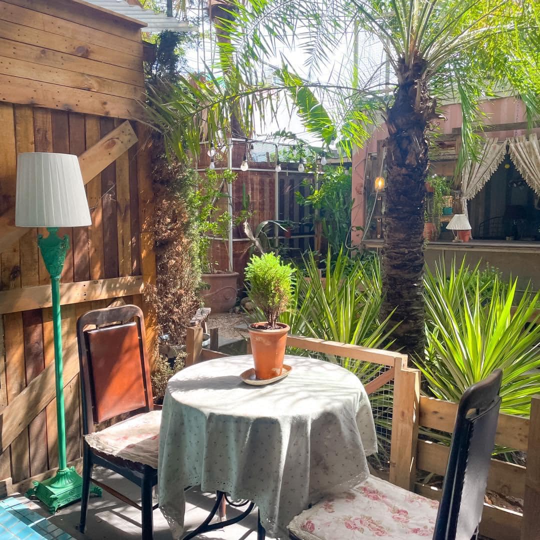Không gian chill chill tại Tiệm Cà Phê Bên Ô Cửa Sổ.