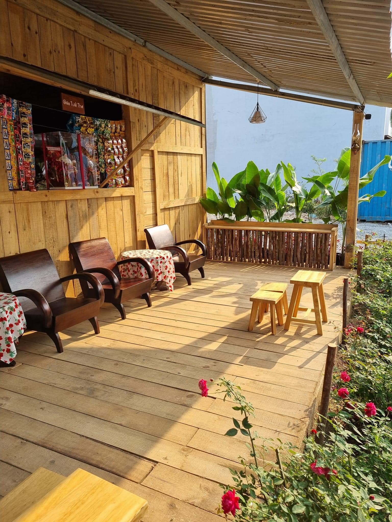 Không gian H&M Corner Coffee mang nét Đà Lạt mộng mơ.