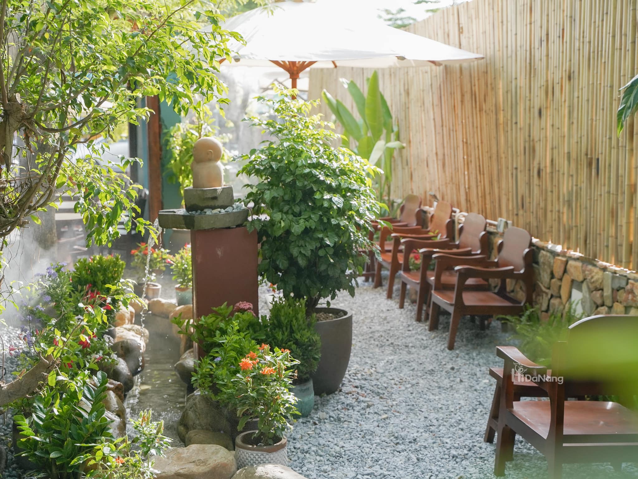 Phê Coffee mang lại cảm giác bình yên, chill chill.