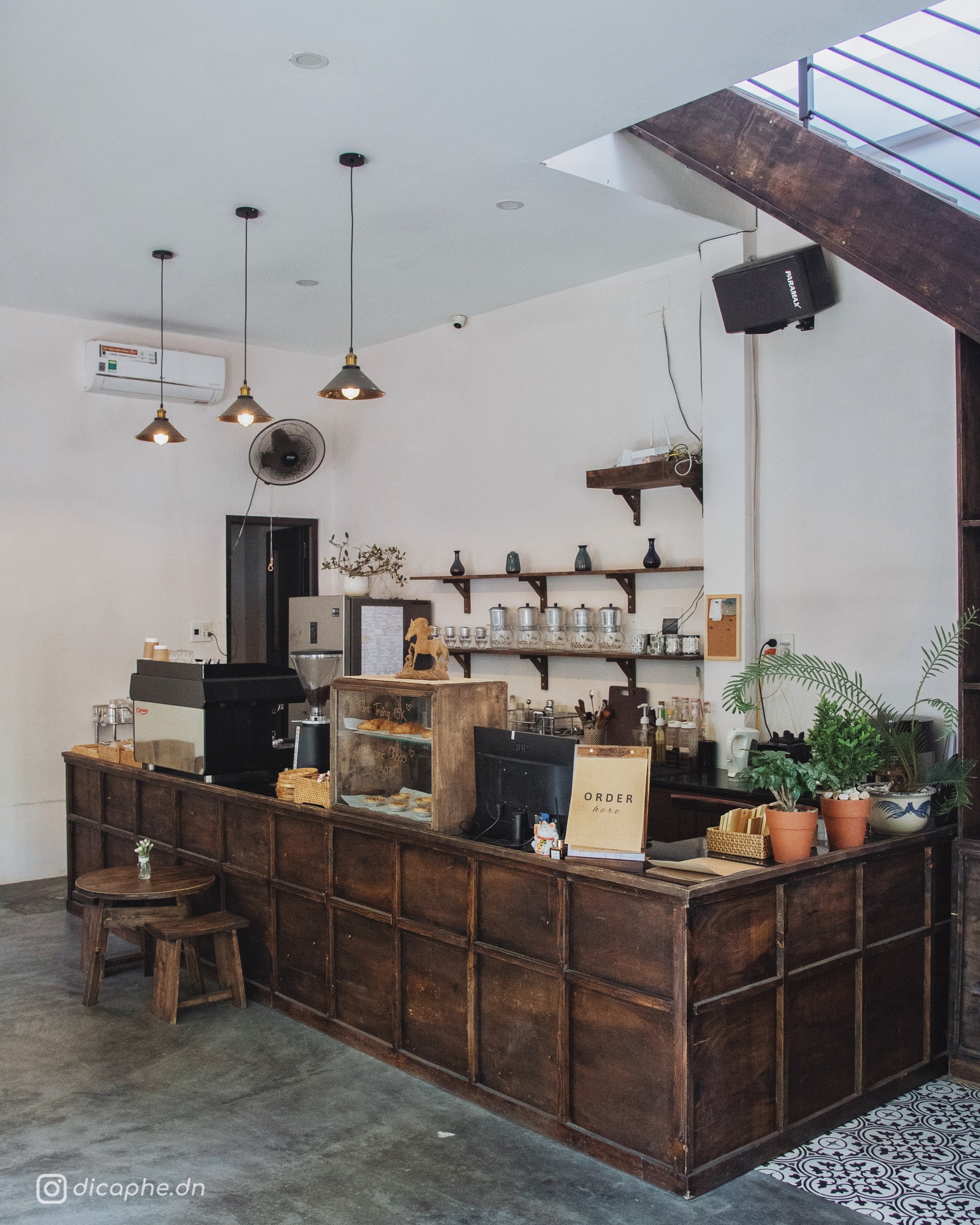 Khu vực quầy bar xinh xinh.