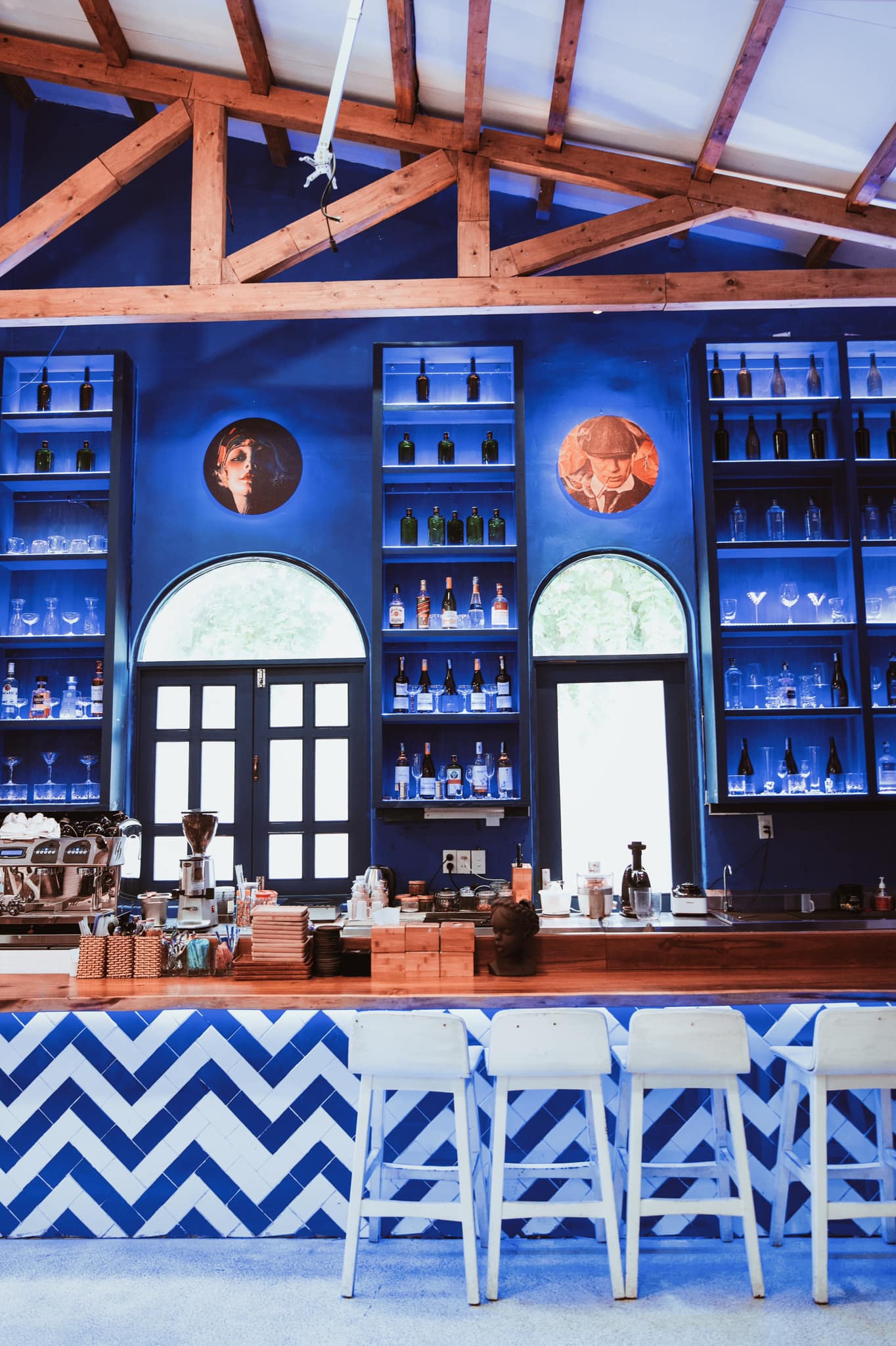 Khu vực quầy bar ấn tượng.