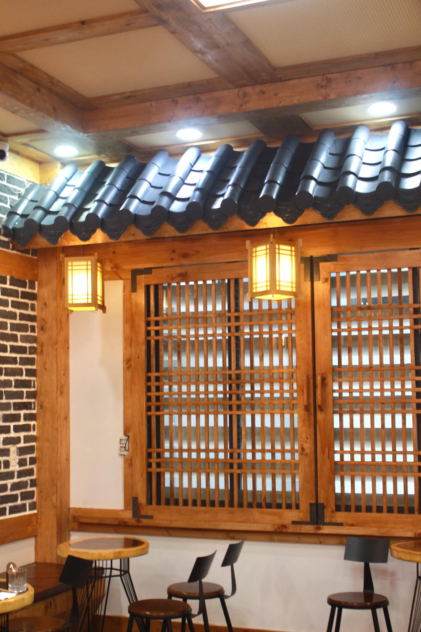 Không gian quán mang đậm chất Hàn.