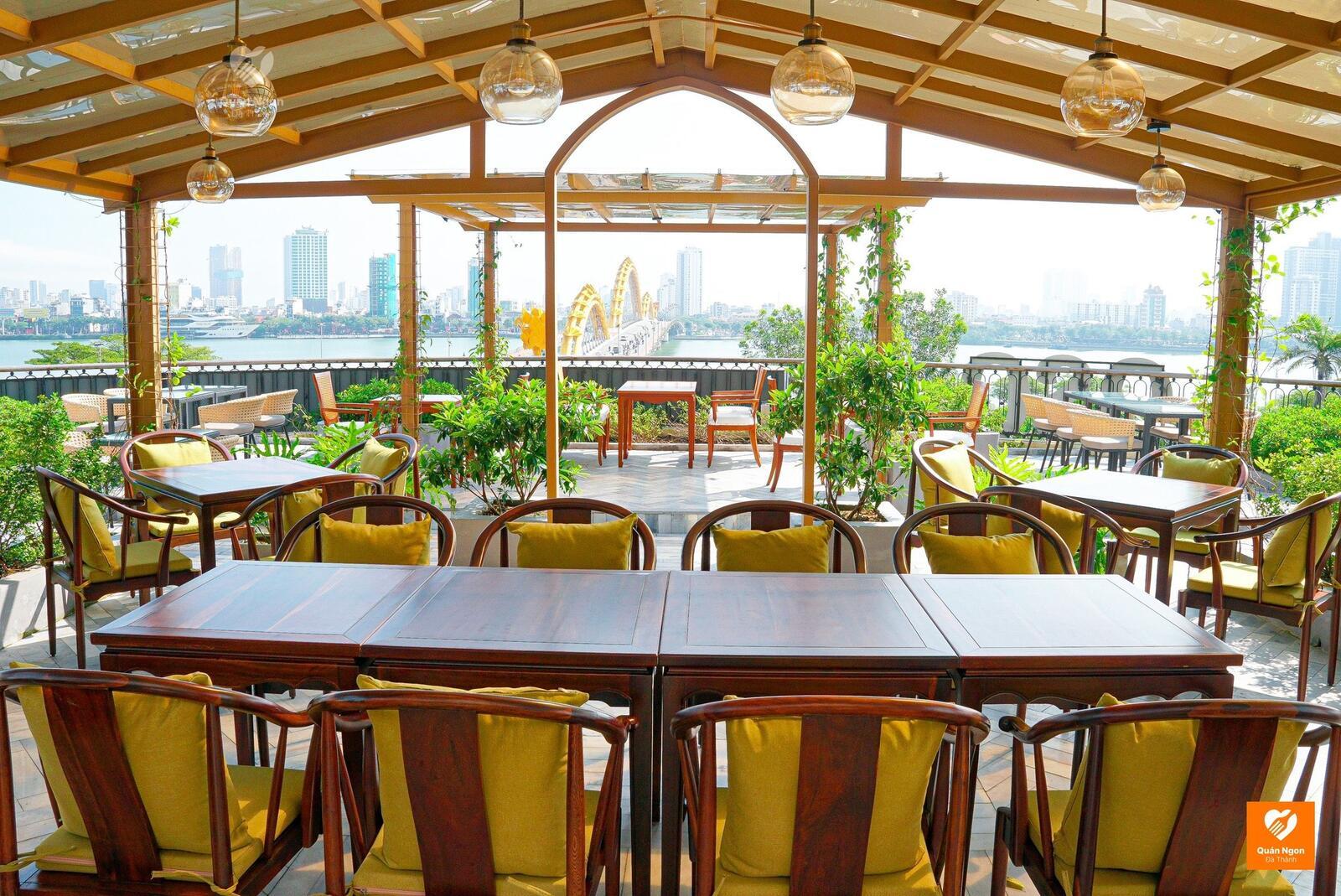 Oso Restaurant sở hữu không gian rộng rãi, thoáng mát.