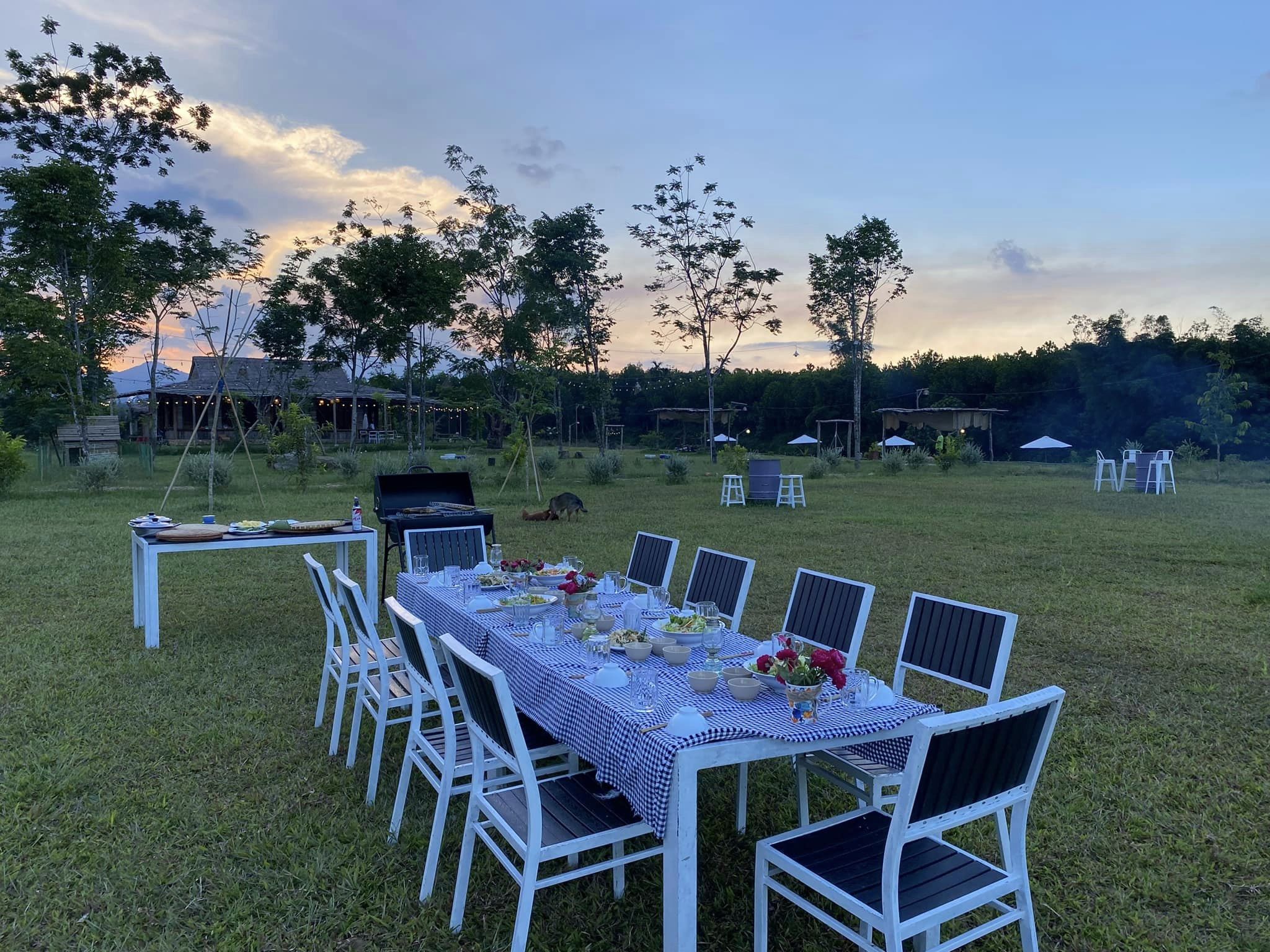 Thưởng thức tiệc BBQ và đặc sản của núi rừng Đông Giang.
