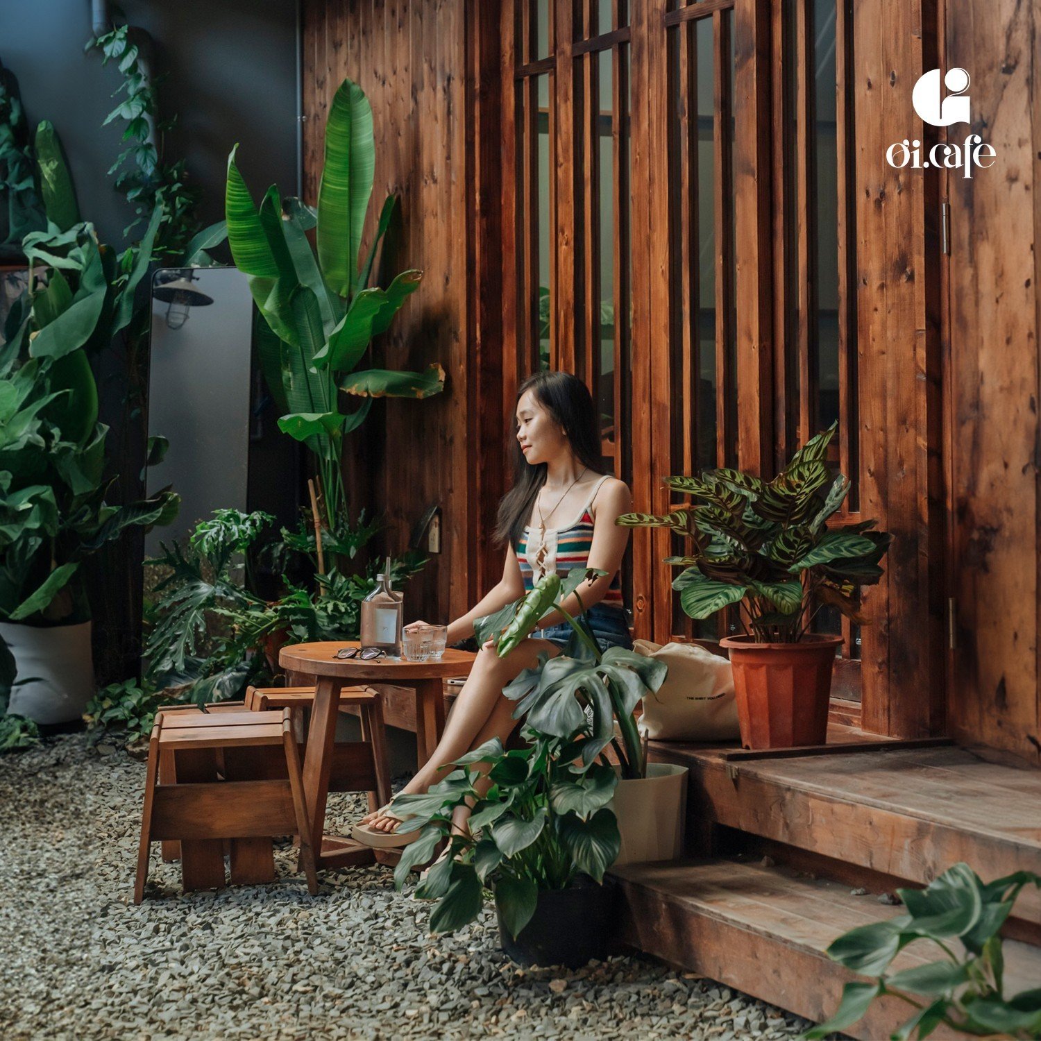 Kiến trúc gỗ mộc mạc.