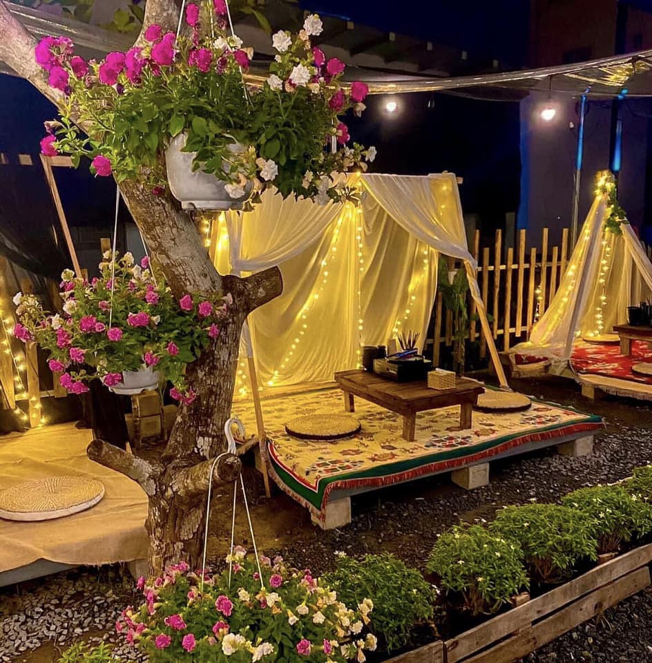 Danalat BBQ là một quán lẩu nướng sân vườn với chiếc view siêu ấn tượng. 