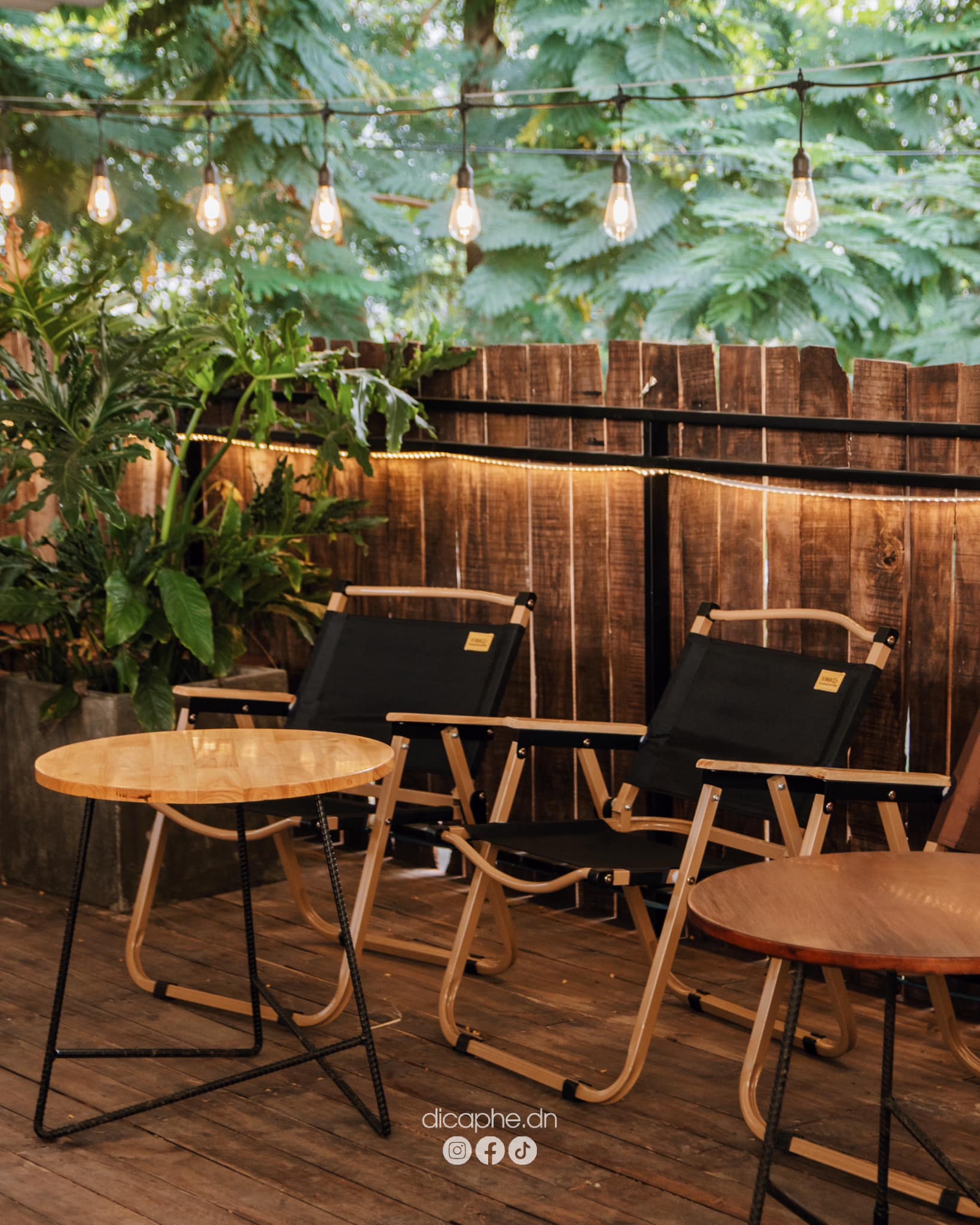 Acacia by CaySi cafe có nhiều chỗ ngồi chill chill.