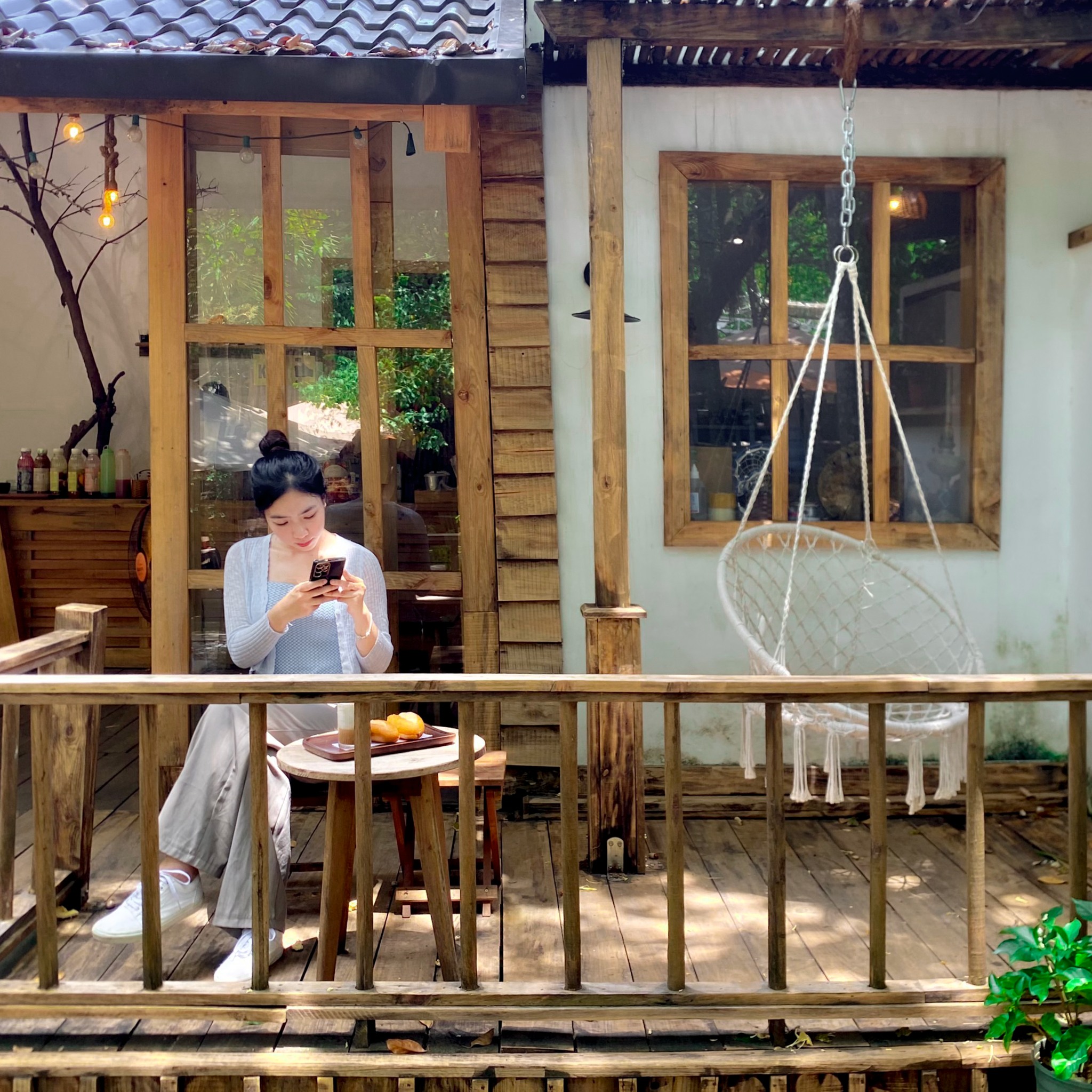 Chỗ ngồi chill chill tại Amee Station.