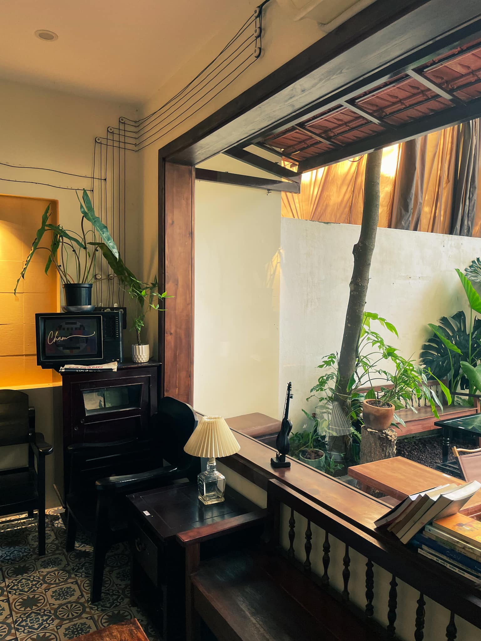 Ngày mưa quán càng chill.