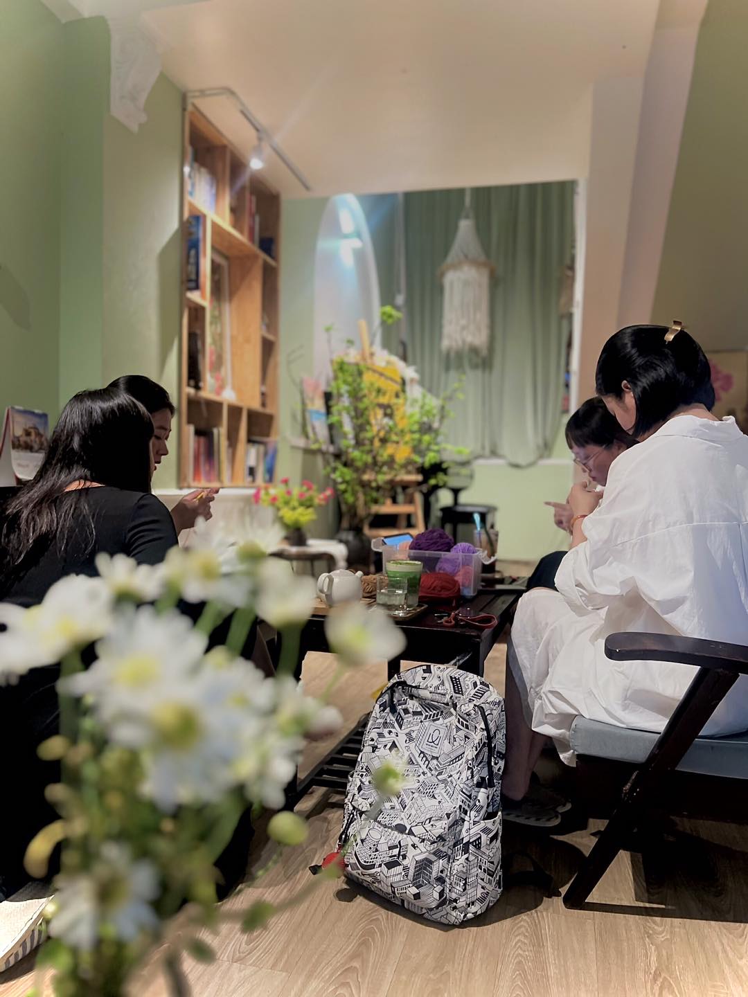 Tiệm phù hợp để đọc sách, thưởng trà.