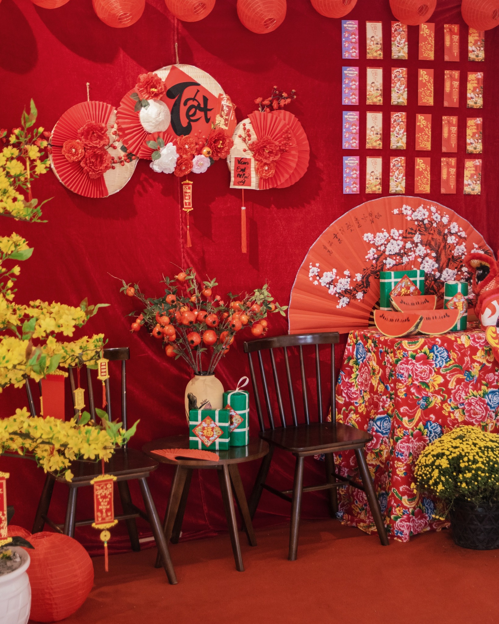 Không gian tràn ngập không khí Tết.