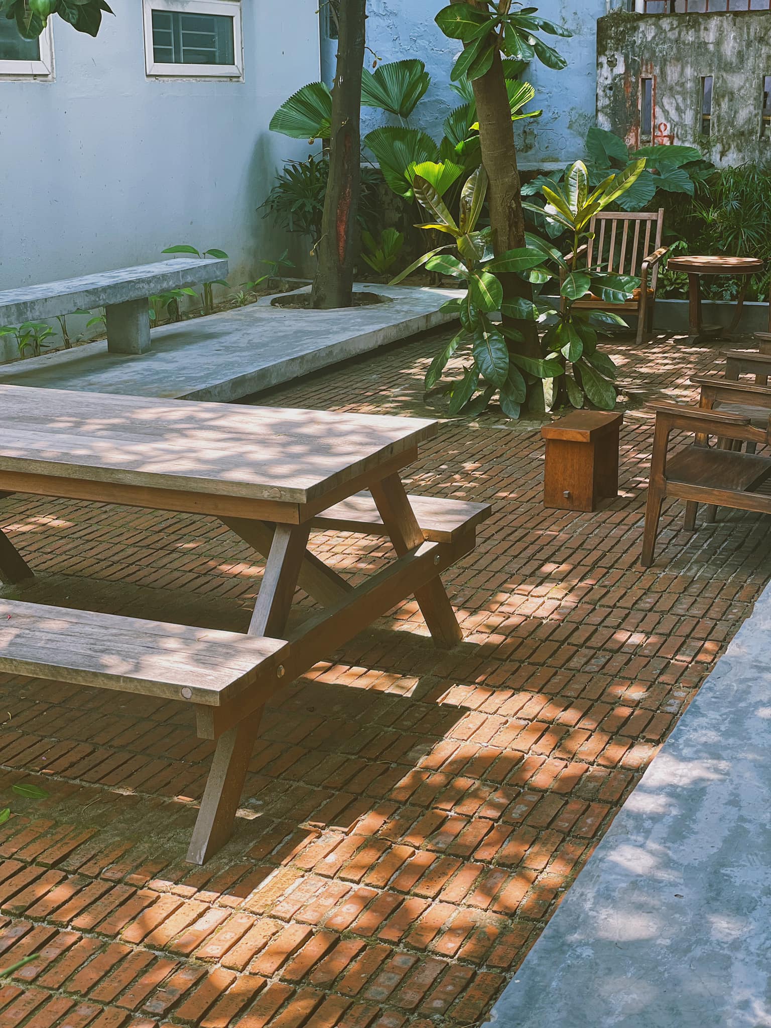 Khoảng sân vườn rộng rãi, thoáng mát.