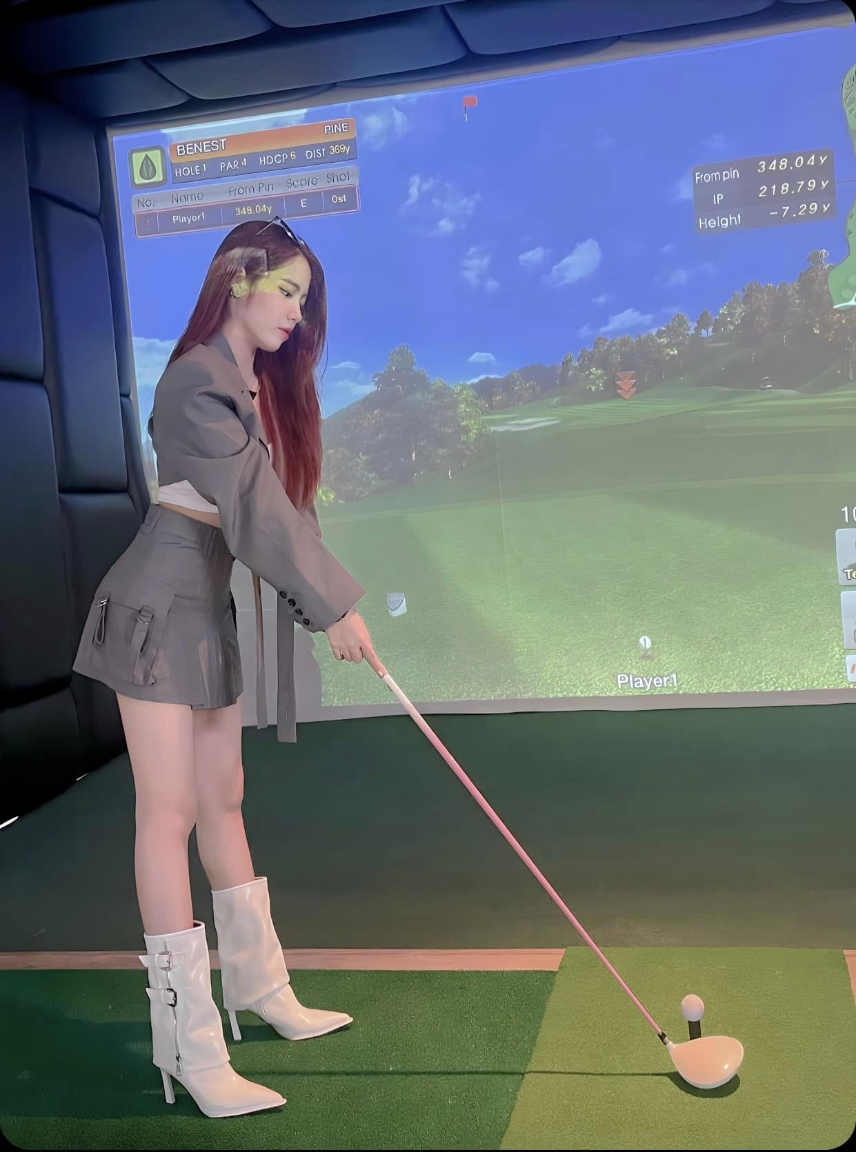 Địa điểm có phòng golf 3D hiện đại.