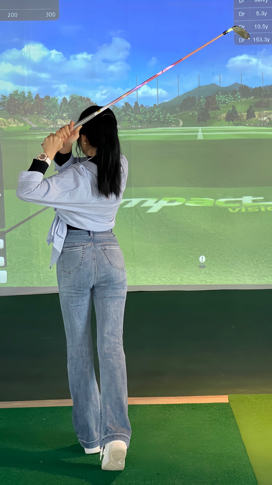 Trải nghiệm chơi golf chân thật.
