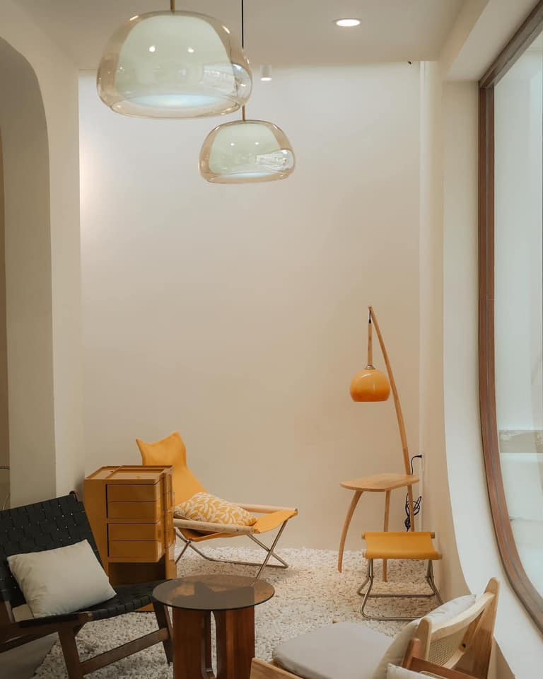 Nhiều chỗ ngồi chill chill.