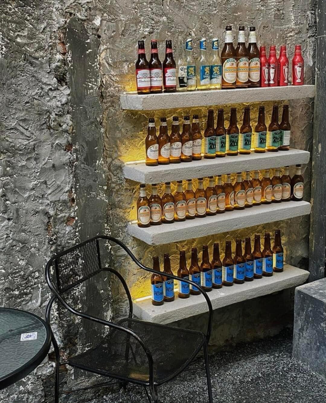 Ngồi Chill Cafe có mart mở cửa 24h.