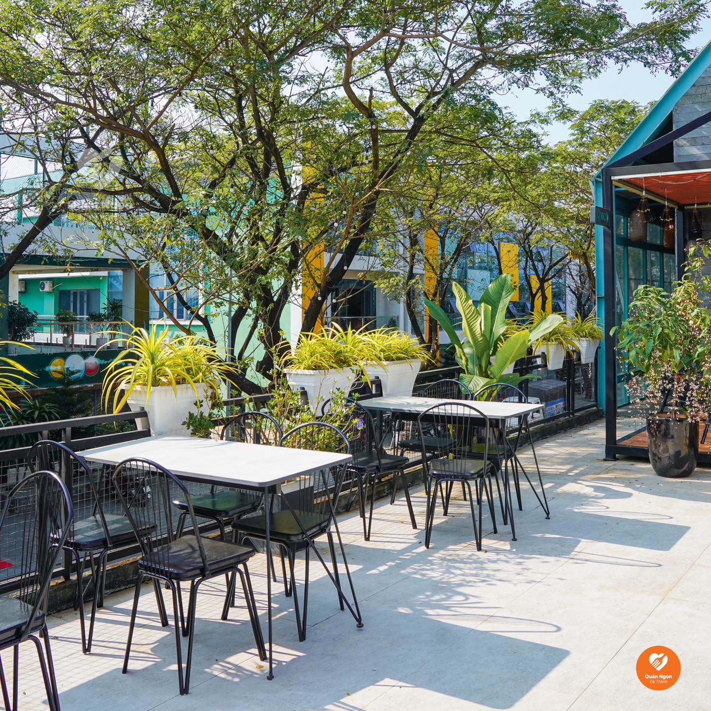 Khu vực ngoài trời thoáng đãng.